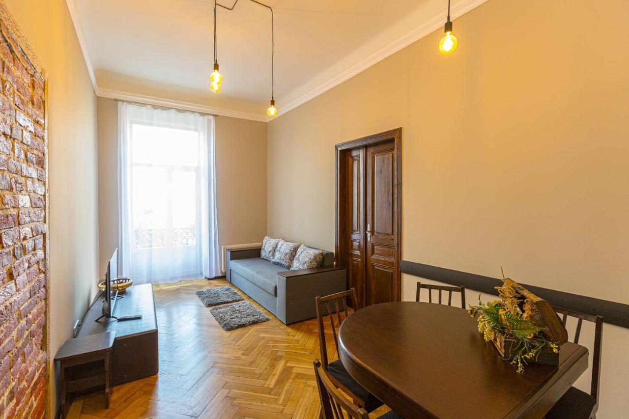 Центр На Вулиці Проспект Шевченка 12 Навпроти Макдональса З Балконом Apartment Liov Exterior foto
