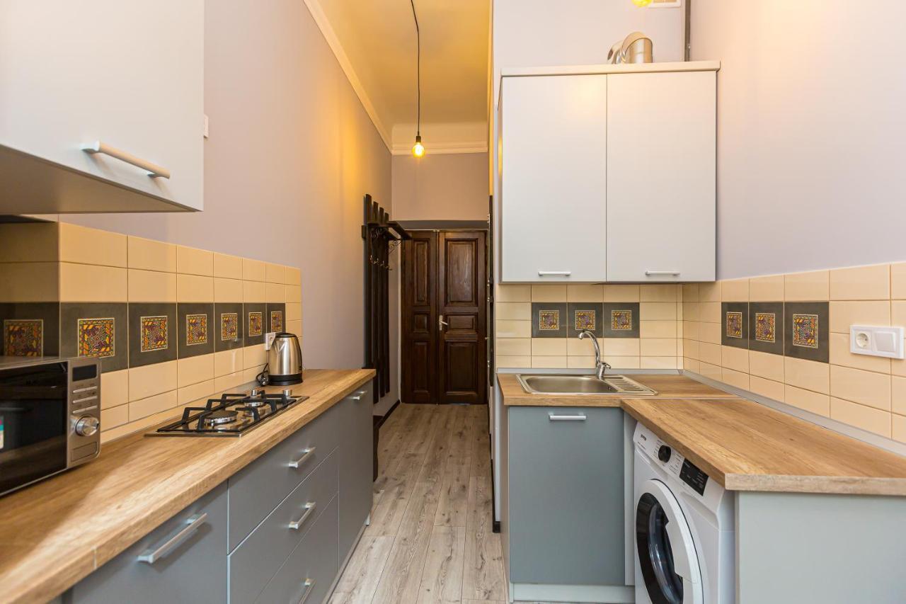 Центр На Вулиці Проспект Шевченка 12 Навпроти Макдональса З Балконом Apartment Liov Exterior foto