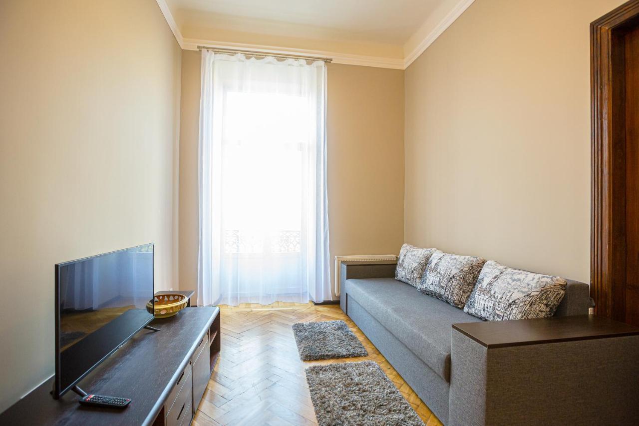 Центр На Вулиці Проспект Шевченка 12 Навпроти Макдональса З Балконом Apartment Liov Exterior foto