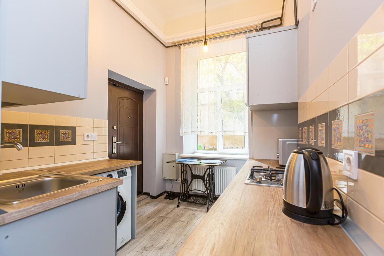 Центр На Вулиці Проспект Шевченка 12 Навпроти Макдональса З Балконом Apartment Liov Exterior foto
