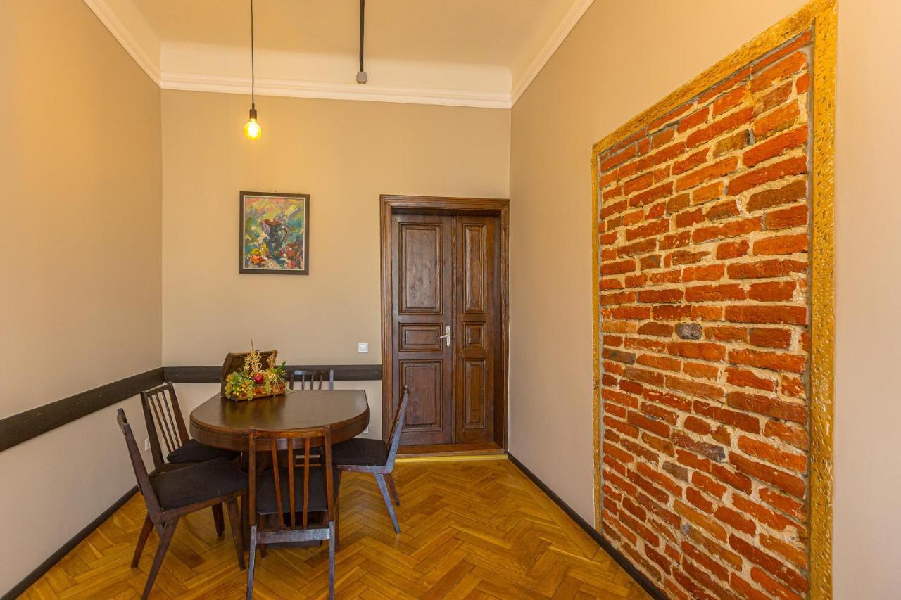 Центр На Вулиці Проспект Шевченка 12 Навпроти Макдональса З Балконом Apartment Liov Exterior foto