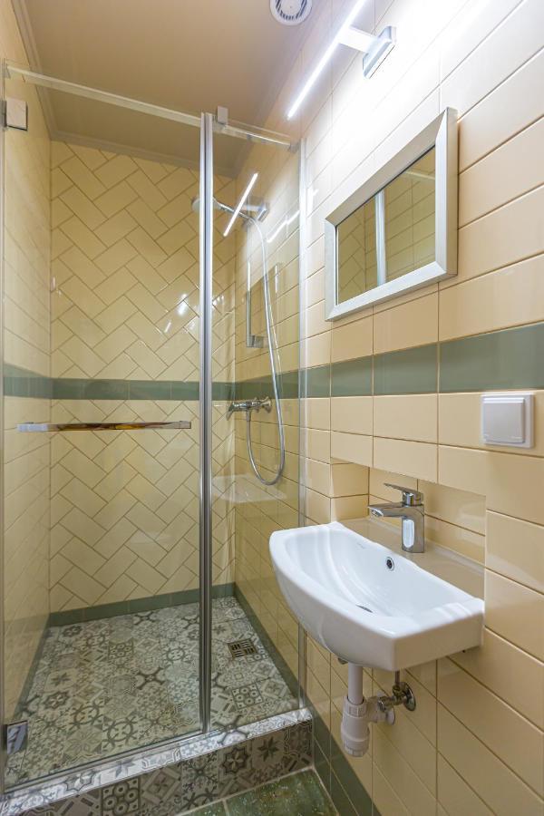 Центр На Вулиці Проспект Шевченка 12 Навпроти Макдональса З Балконом Apartment Liov Exterior foto